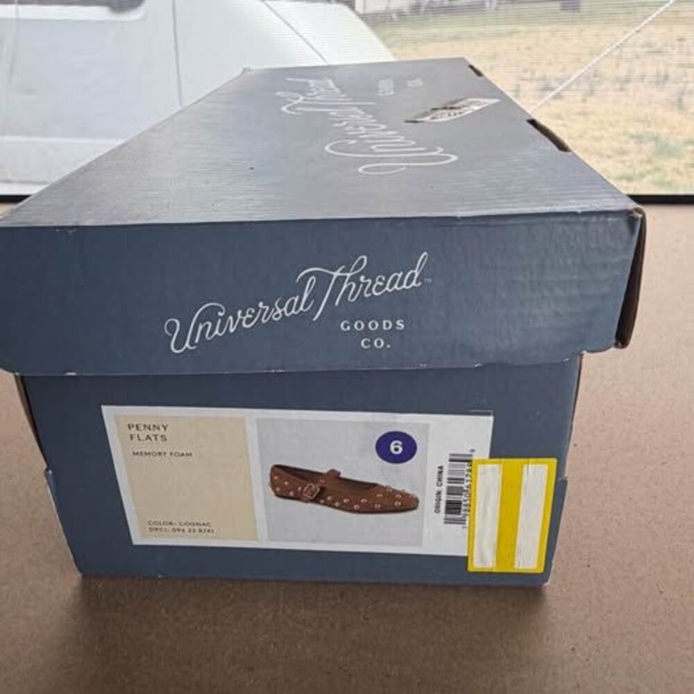 Universal Thread Studded Mary Jane Flats Size 6 - Picture 5 of 5